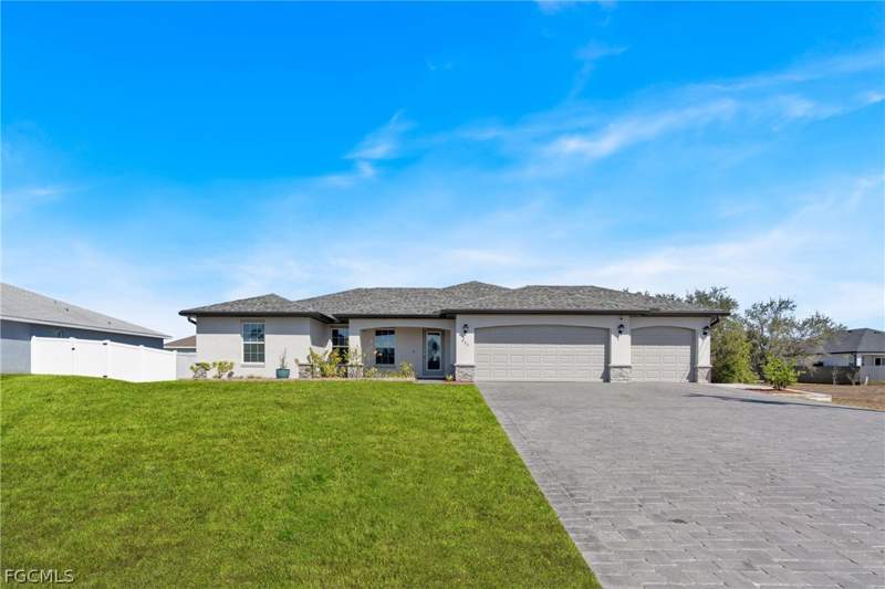 3 bedroom SingleFamilyResidence at 403 NW 17th Ter, Cape Coral, Cape Coral — photo 2