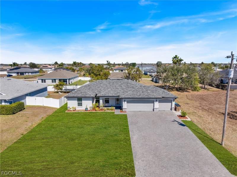 3 bedroom SingleFamilyResidence at 403 NW 17th Ter, Cape Coral, Cape Coral — photo 5
