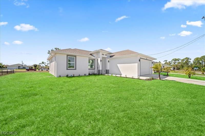 3 bedroom SingleFamilyResidence at 2724 NW 21st St, Cape Coral, Cape Coral — photo 3