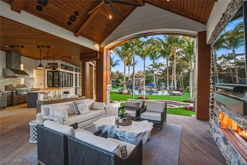 6 bedroom SingleFamilyResidence at 325 Cocohatchee Blvd, Cocohatchee Estates, Naples — photo 5