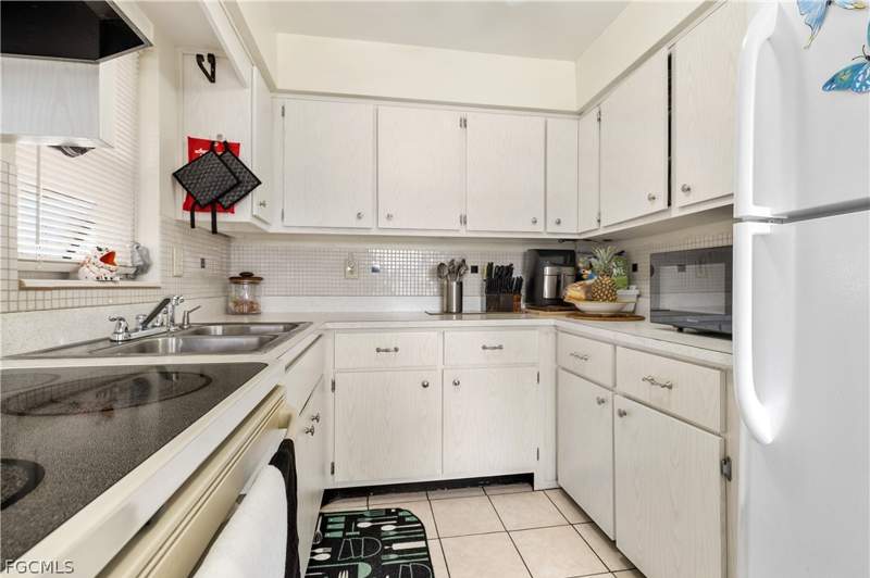 2 bedroom Attached at 337 Richland Rd, Golfwood Condo, Lehigh Acres — photo 4