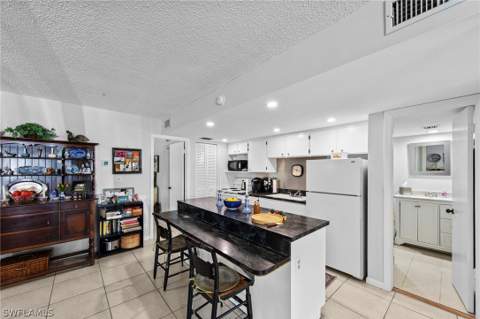 256 Palm Dr 1, Naples FL - photo 12 of 46