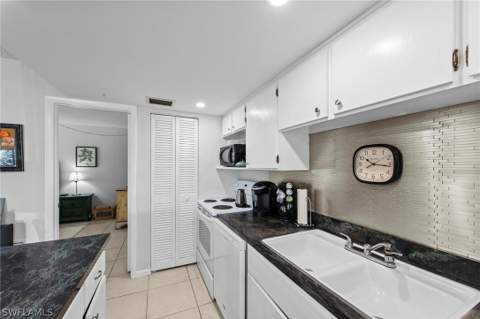 256 Palm Dr 1, Naples FL - photo 15 of 46