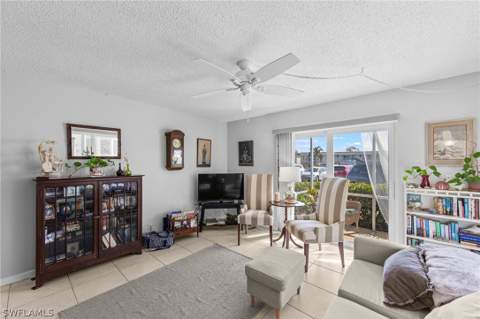 256 Palm Dr 1, Naples FL - photo 9 of 46
