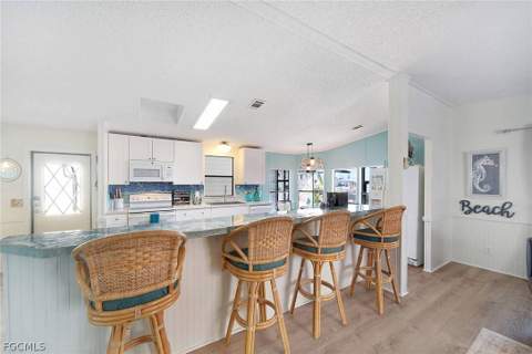 3070 Harpoon Ln, St James City FL - photo 8 of 33