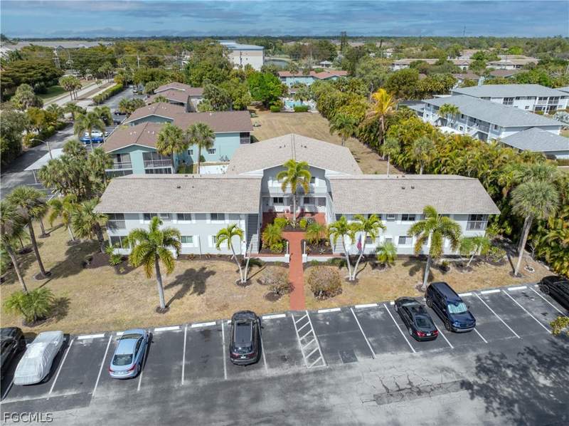 1 bedroom Condominium at 8141 Country Rd 202, Gladiolus Gardens Condo Assn, Fort Myers — photo 4