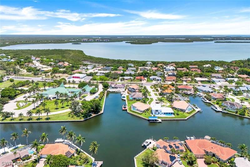 5 bedroom SingleFamilyResidence at 400 S Barfield Dr, Marco Island, Marco Island — photo 2