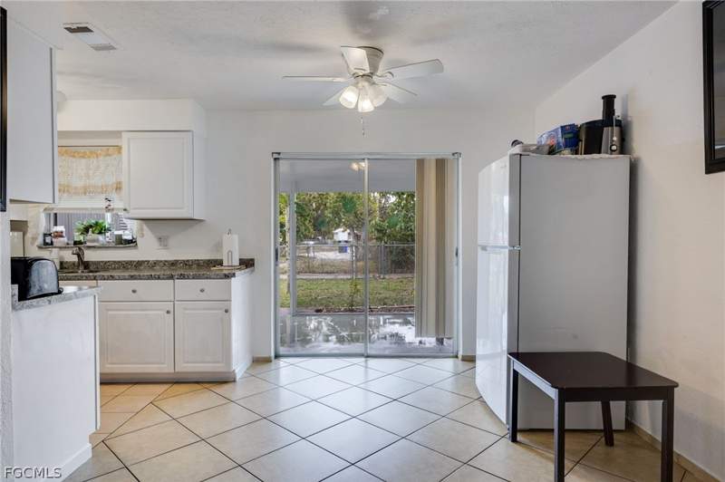 3 bedroom SingleFamilyResidence at 1652 Jamestown Ct, Bowling Green, Fort Myers — photo 3