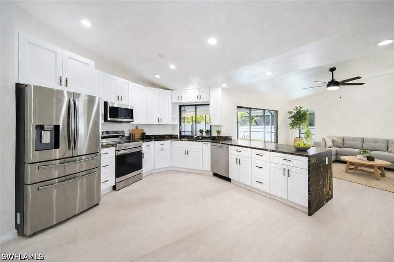 4 bedroom SingleFamilyResidence at 10731 Regent Cir, Regent Park, Naples — photo 2