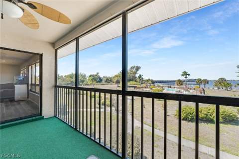 12498 Riverside Dr 205, Fort Myers FL - photo 13 of 46