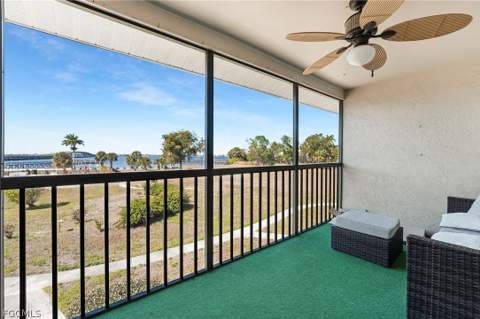 12498 Riverside Dr 205, Fort Myers FL - photo 14 of 46