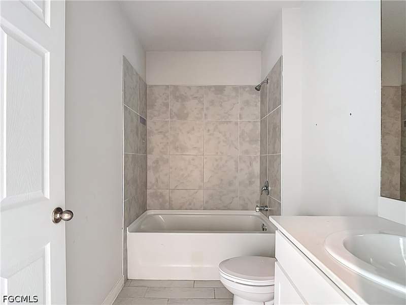 4 bedroom SingleFamilyResidence at 524 Glendale Ave, Banyan Village, Labelle — photo 4