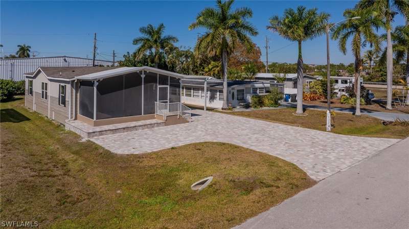 3 bedroom ManufacturedHome at 16050 Tierra Plz, Mobilehaven Estates Unrec, Fort Myers — photo 3