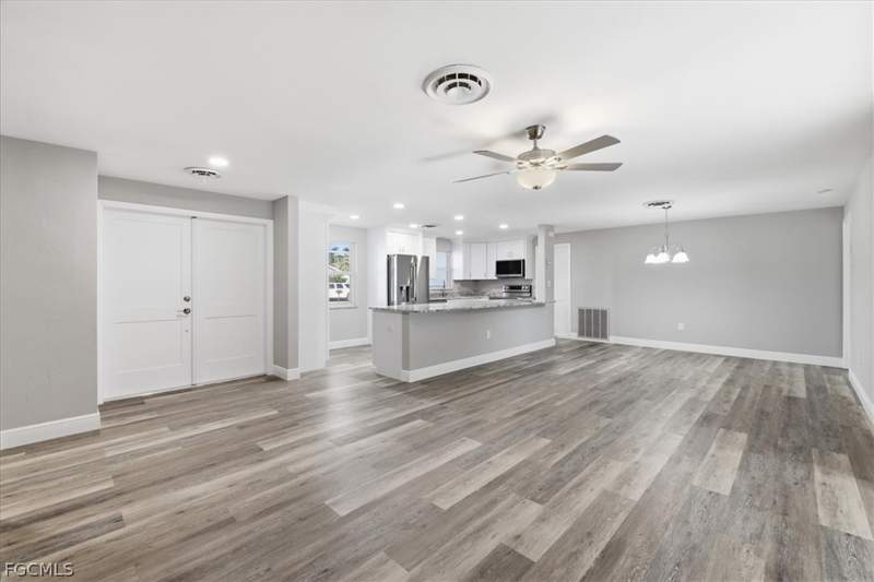3 bedroom SingleFamilyResidence at 5051 Fairfield Dr, Tanglewood, Fort Myers — photo 3