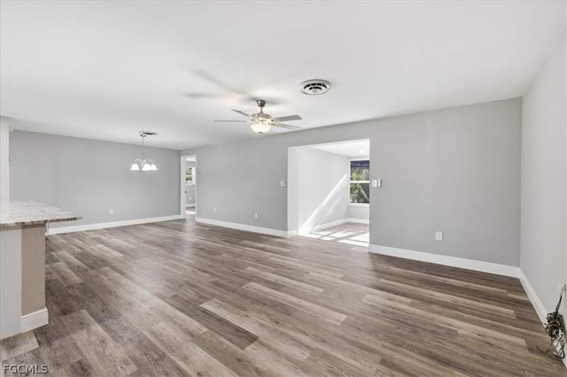3 bedroom SingleFamilyResidence at 5051 Fairfield Dr, Tanglewood, Fort Myers — photo 4