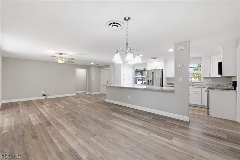 3 bedroom SingleFamilyResidence at 5051 Fairfield Dr, Tanglewood, Fort Myers — photo 5
