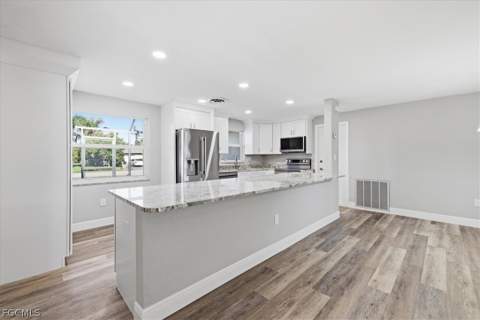 5051 Fairfield Dr, Fort Myers FL - photo 7 of 44