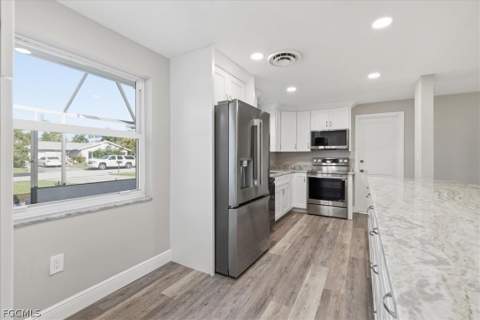 5051 Fairfield Dr, Fort Myers FL - photo 9 of 44
