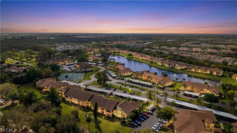 2 bedroom Condominium at 8430 Charter Club Cir 3, Club At Crystal Lake Condominium, Fort Myers — photo 5