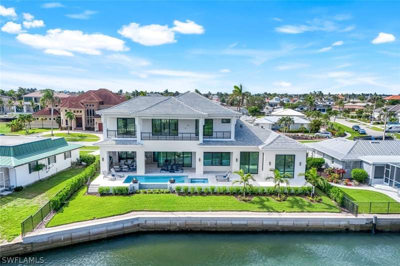 5 bedroom SingleFamilyResidence at 960 Iris Ct, Marco Island, Marco Island — photo 2