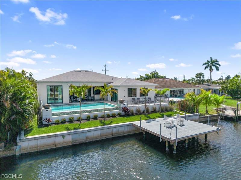 4 bedroom SingleFamilyResidence at 1021 Lucerne Ave, Cape Coral, Cape Coral — photo 2