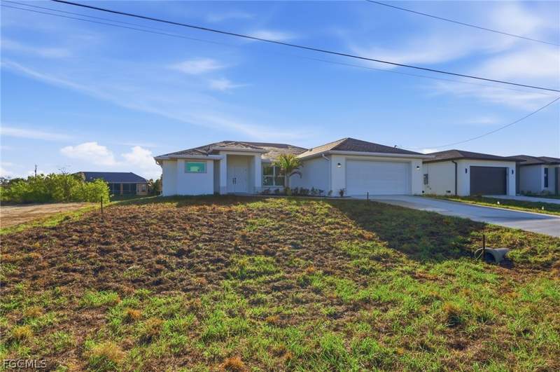 3 bedroom SingleFamilyResidence at 2105 NE 1st Ave, Cape Coral, Cape Coral — photo 2