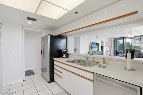 5550 Heron Point Dr 304, Naples FL - photo 13 of 39