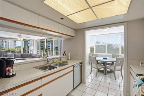 5550 Heron Point Dr 304, Naples FL - photo 14 of 39