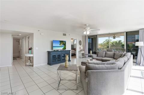 5550 Heron Point Dr 304, Naples FL - photo 6 of 39