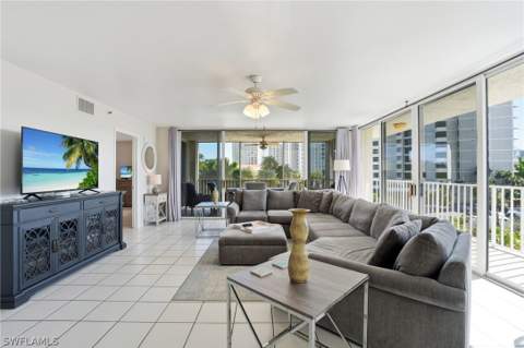 5550 Heron Point Dr 304, Naples FL - photo 7 of 39