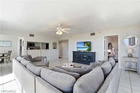 5550 Heron Point Dr 304, Naples FL - photo 8 of 39