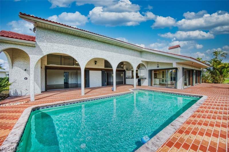4 bedroom SingleFamilyResidence at 6896 Erin Marie Ct, Town And River, Fort Myers — photo 3