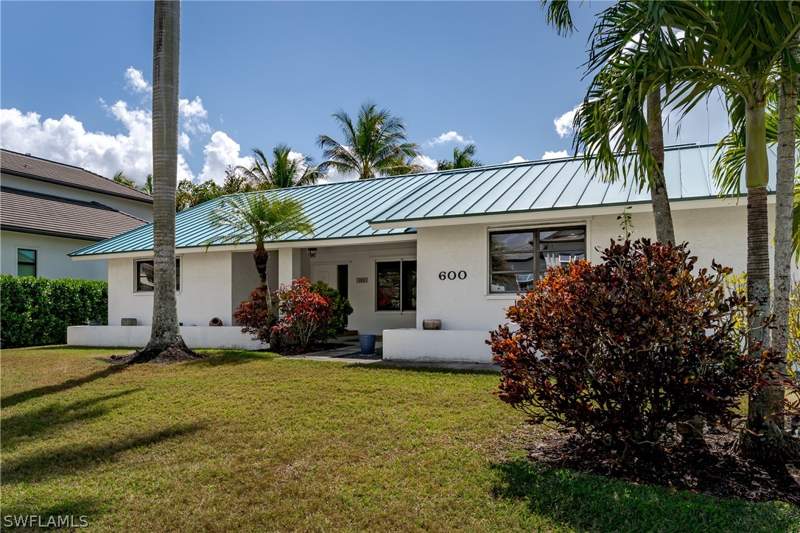 2 bedroom SingleFamilyResidence at 600 Parkview Ln, Park Shore, Naples — photo 2
