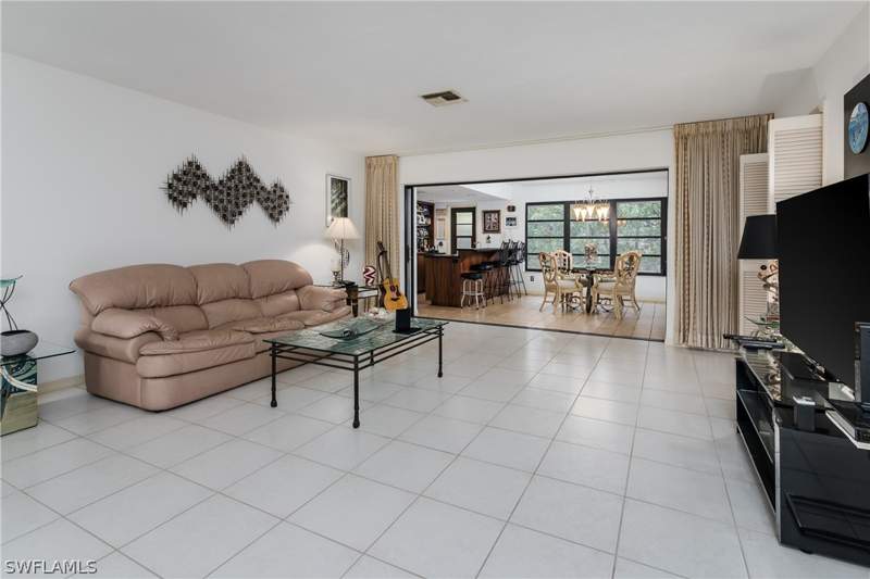 2 bedroom SingleFamilyResidence at 600 Parkview Ln, Park Shore, Naples — photo 4