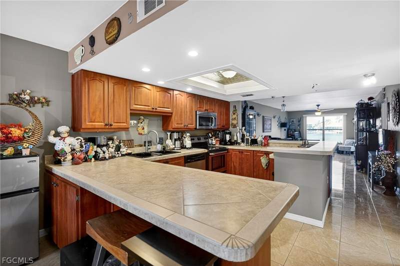 2 bedroom Condominium at 123 SW 47th Ter 102, Manatee Cove Condo, Cape Coral — photo 2