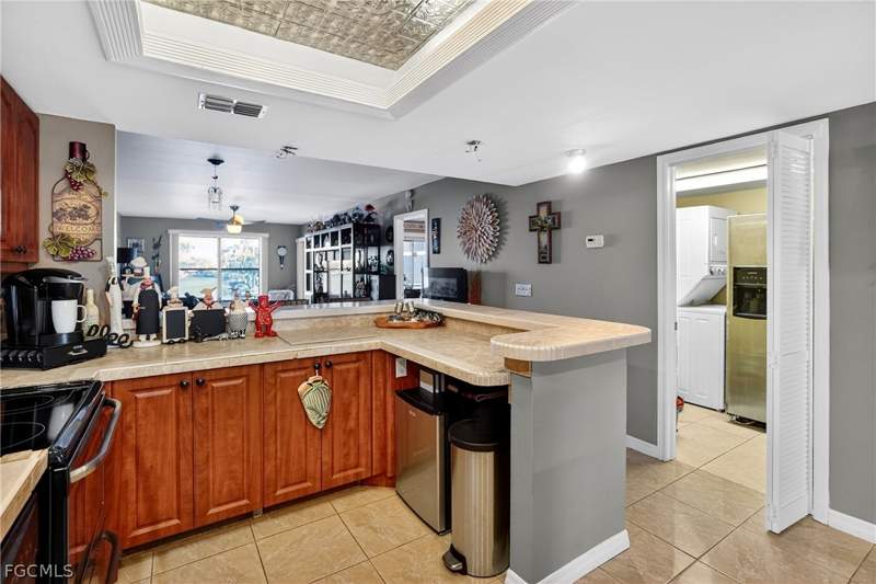 2 bedroom Condominium at 123 SW 47th Ter 102, Manatee Cove Condo, Cape Coral — photo 4