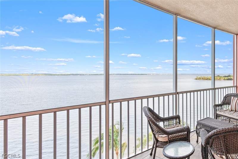 3 bedroom Condominium at 2745 1st St 604, St. Tropez, Fort Myers — photo 2