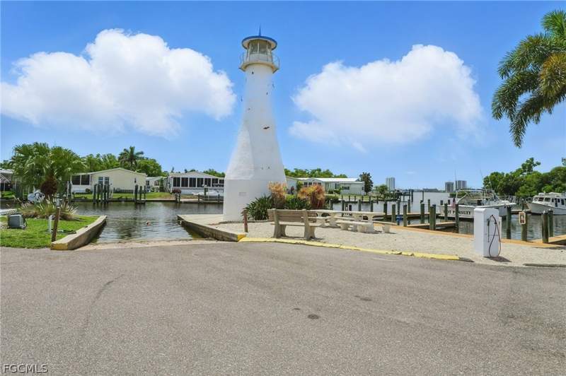 2 bedroom ManufacturedHome at 5554 Sir Walter Way, Old Bridge Village, North Fort Myers — photo 2