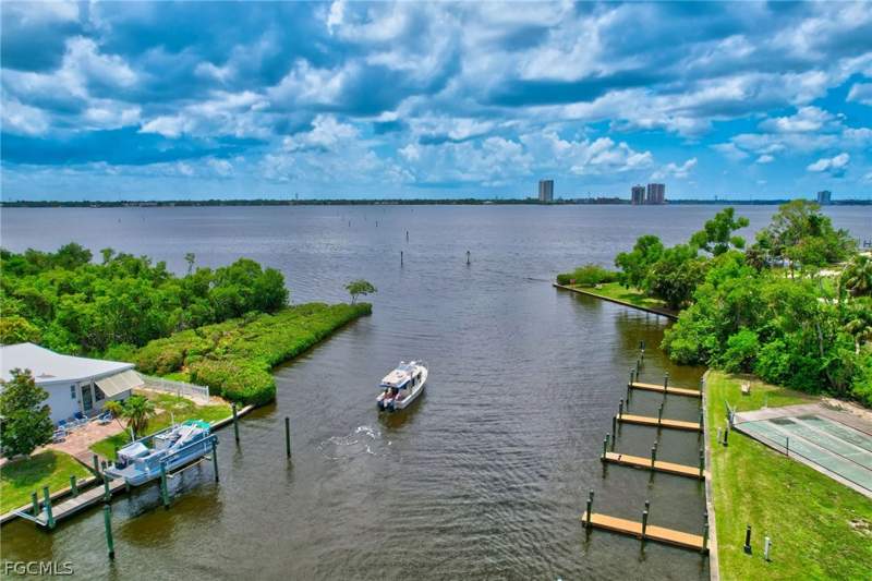 2 bedroom ManufacturedHome at 5554 Sir Walter Way, Old Bridge Village, North Fort Myers — photo 3
