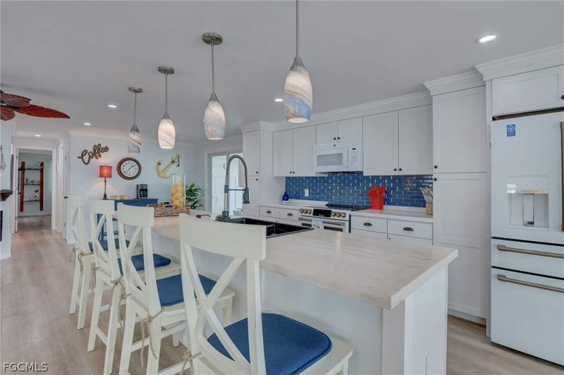 2 bedroom ManufacturedHome at 5554 Sir Walter Way, Old Bridge Village, North Fort Myers — photo 5