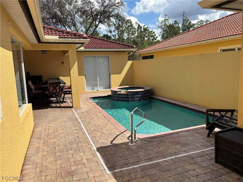 3 bedroom SingleFamilyResidence at 11491 Axis Deer Ln, Casa Del Lago, Fort Myers — photo 4