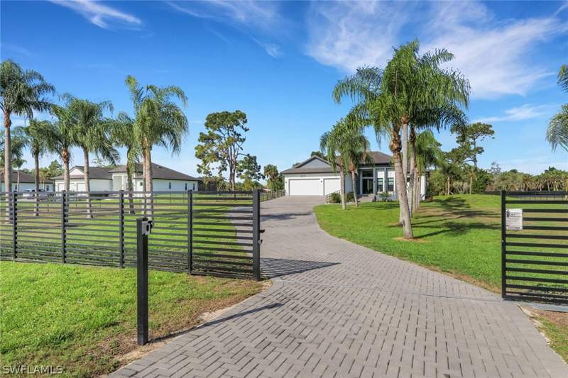 4 bedroom SingleFamilyResidence at 653 23rd St SW, Golden Gate Estates, Naples — photo 2