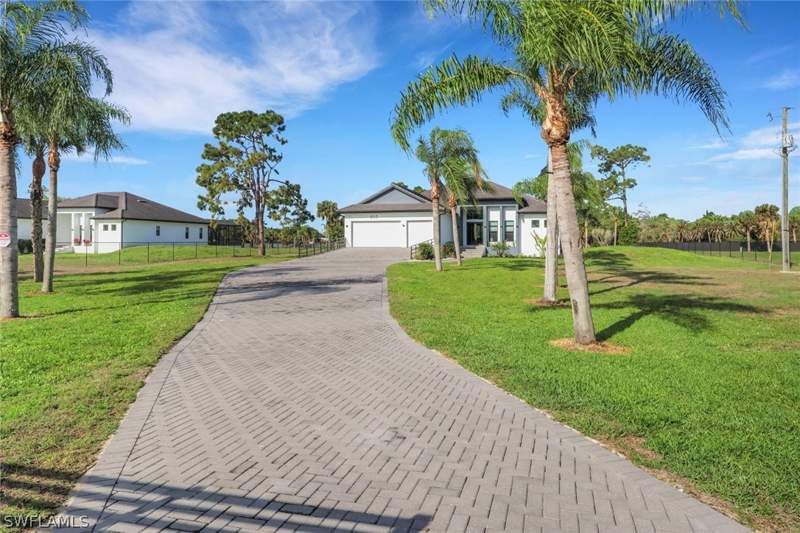 4 bedroom SingleFamilyResidence at 653 23rd St SW, Golden Gate Estates, Naples — photo 3