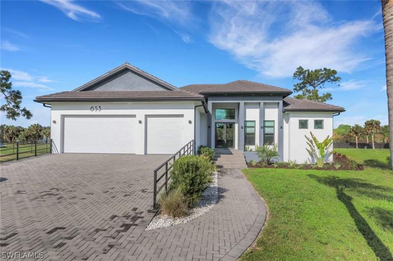 4 bedroom SingleFamilyResidence at 653 23rd St SW, Golden Gate Estates, Naples — photo 4