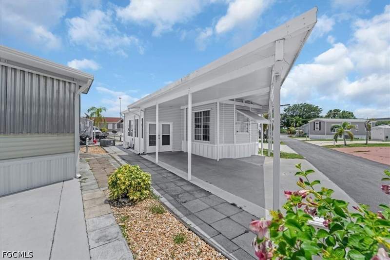 1 bedroom ManufacturedHome at 1159 Daniels RD 74, MOORE HAVEN, Moore Haven — photo 2