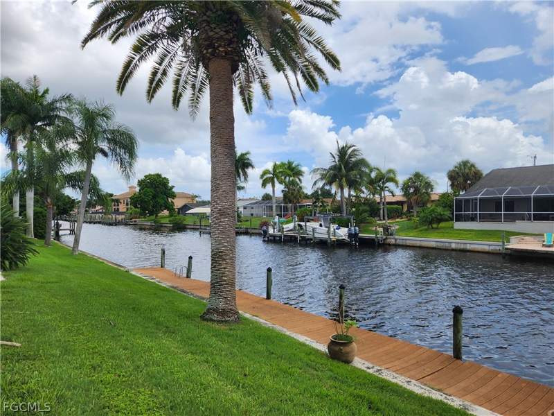 2 bedroom Condominium at 1220 SE 40th St 6, Wayward Wind, Cape Coral — photo 2