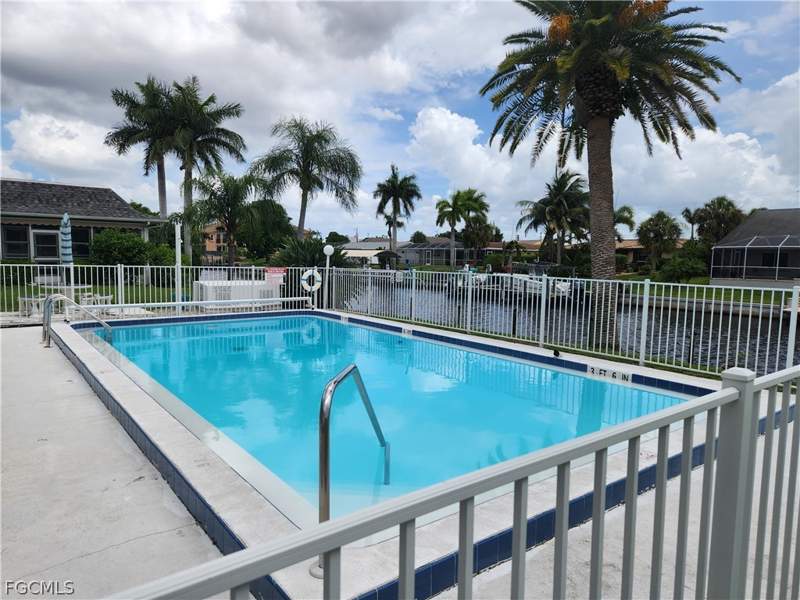 2 bedroom Condominium at 1220 SE 40th St 6, Wayward Wind, Cape Coral — photo 3