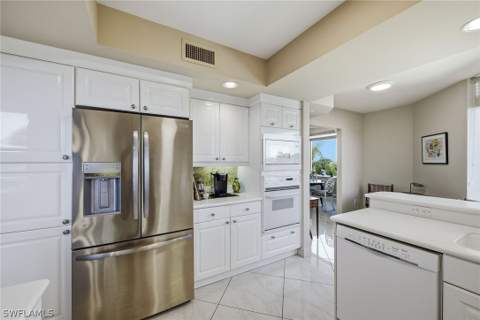 7225 Pelican Bay Blvd 305, Naples FL - photo 11 of 32