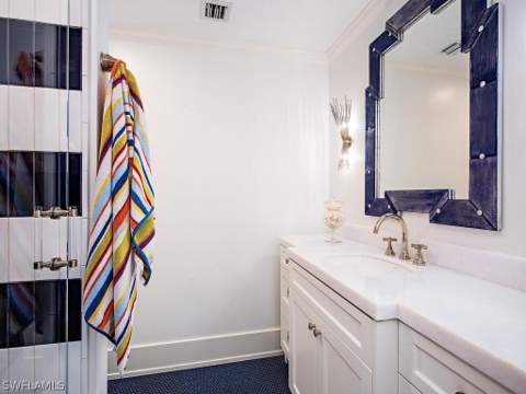 9811 Gulf Shore Dr 101, Naples FL - photo 15 of 34