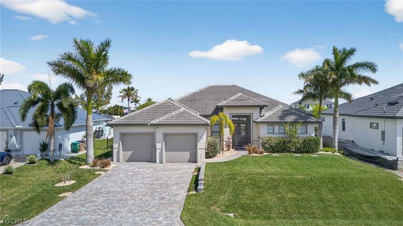 3 bedroom SingleFamilyResidence at 821 NW 38th Ave, Cape Coral, Cape Coral — photo 3